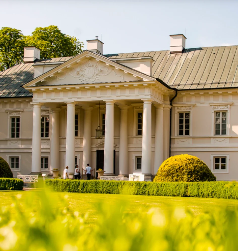 Weekend w Hotelu Pałac Mała Wieś. Jak zaplanować wizytę w winnicy i pałacu godzinę od Warszawy
