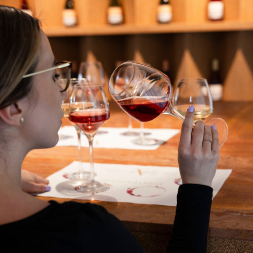 Degustacja wina z sommelierem w Winnicy Pałac Mała Wieś